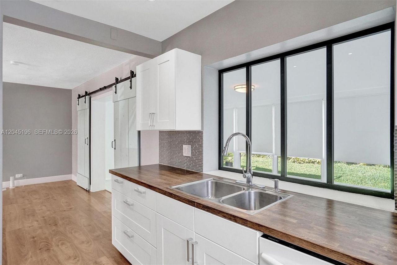 9040 Carlyle Ave , Surfside, FL 33154 Photo