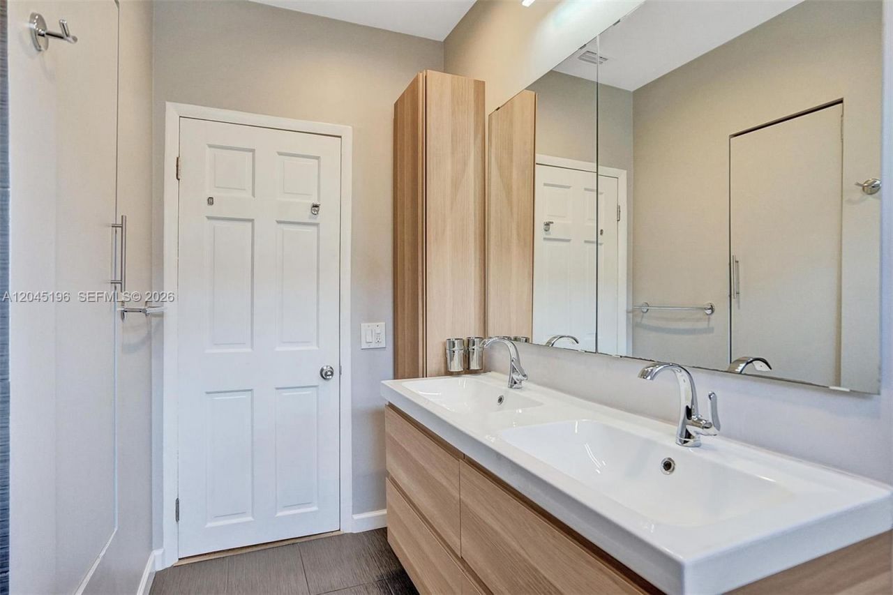 9040 Carlyle Ave , Surfside, FL 33154 Photo