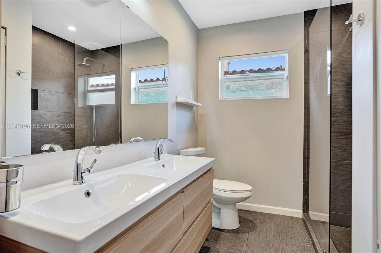 9040 Carlyle Ave , Surfside, FL 33154 Photo