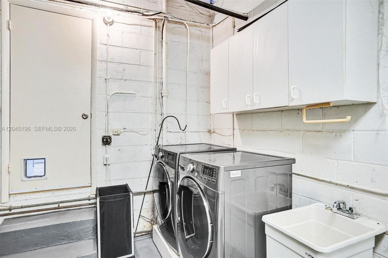 9040 Carlyle Ave , Surfside, FL 33154 Photo