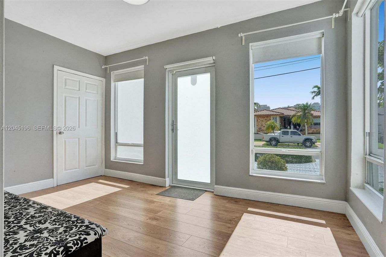 9040 Carlyle Ave , Surfside, FL 33154 Photo