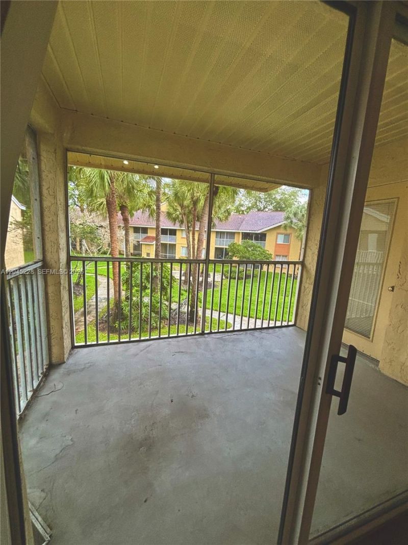1040 Coral Club Dr, Unit 1040, Coral Springs, FL 33071 Photo
