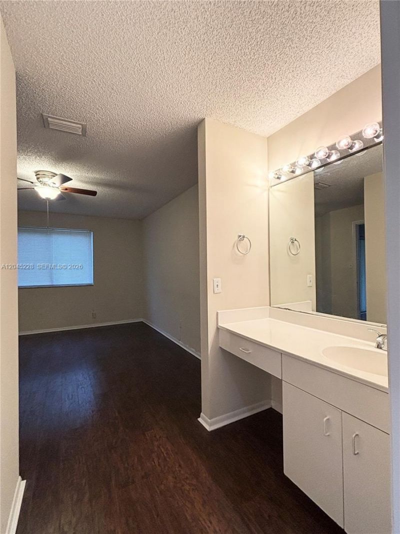 1040 Coral Club Dr, Unit 1040, Coral Springs, FL 33071 Photo