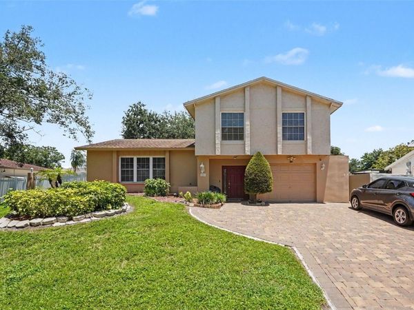 8206 VASSAR CIR , TAMPA, FL 33634
