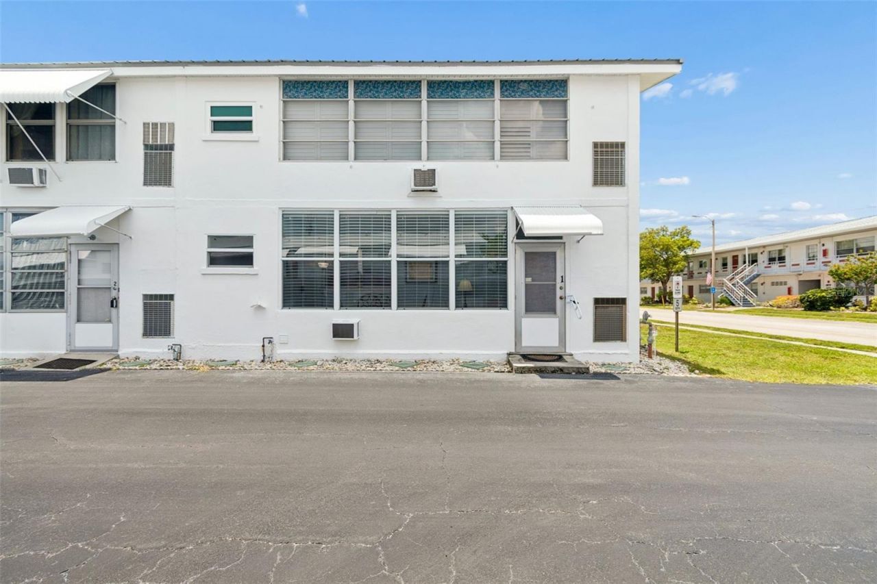5875 18th Street N, Unit 1, Saint Petersburg, FL 33714 Photo