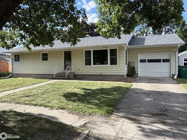 212 E 4th Street, Kanawha, IA 50447