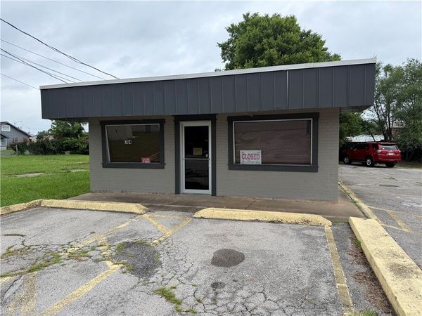 707 Meadow Avenue , Springdale, AR 72764