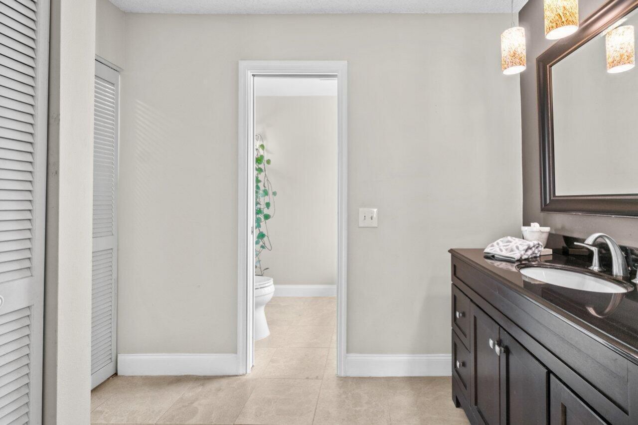 9240 Sabal Ridge Circle, Unit B, Boca Raton, FL 33434 Photo