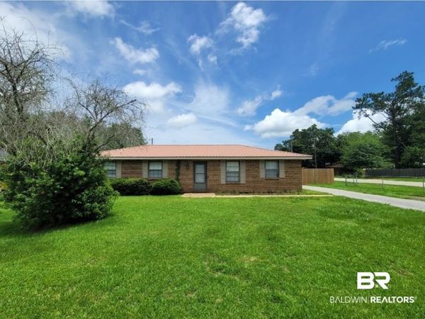 200 W Sycamore Avenue, Foley, AL 36535