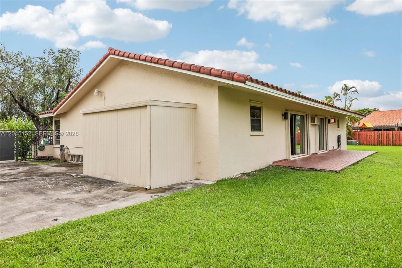 13394 SW 1st Ter , Miami, FL 33184 Photo