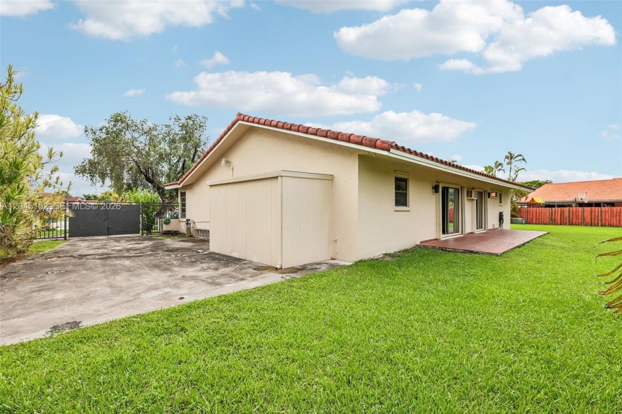 13394 SW 1st Ter , Miami, FL 33184 Photo