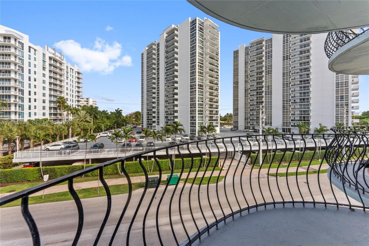 3250 NE 28th St , Unit 403, Fort Lauderdale, FL 33308 Photo