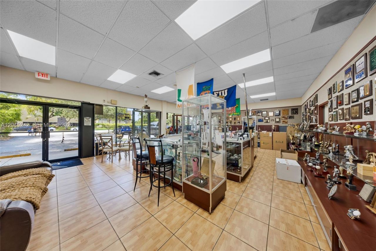 9465 SW 56th St , Miami, FL 33165 Photo