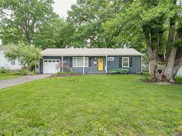 7323 Maple Street, Overland Park, KS 66204