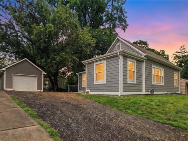 602 4th Street, Weston, MO 64098