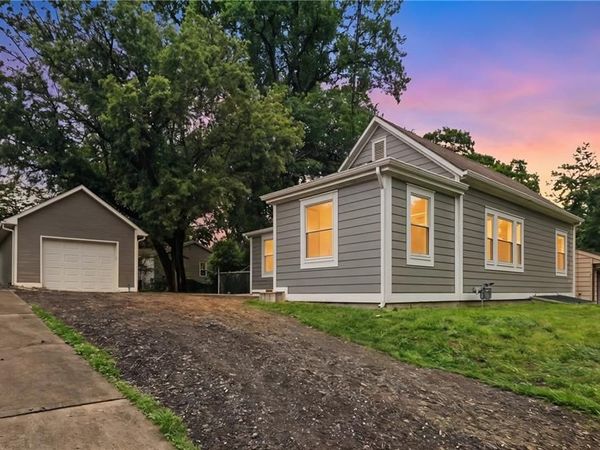602 4th Street, Weston, MO 64098