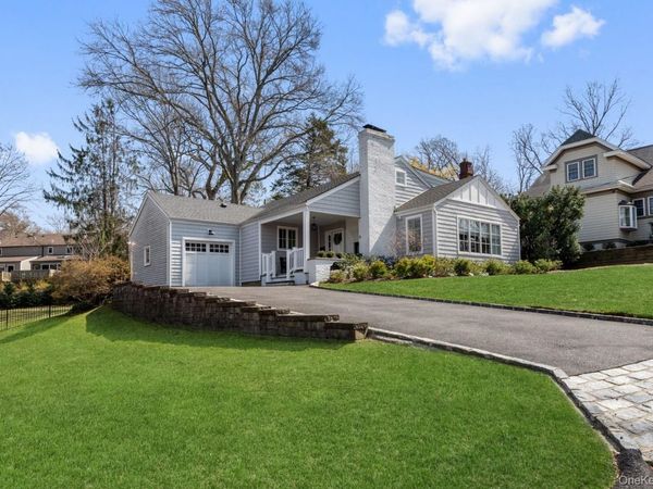 20 Hollywood Place , Huntington, NY 11743