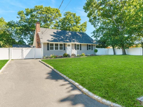 925 Liberty Street , Bohemia, NY 11716