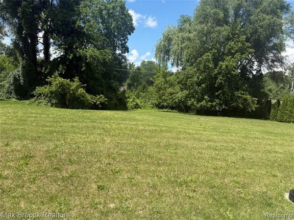 3061 Auburn Road , Auburn Hills, MI 48326