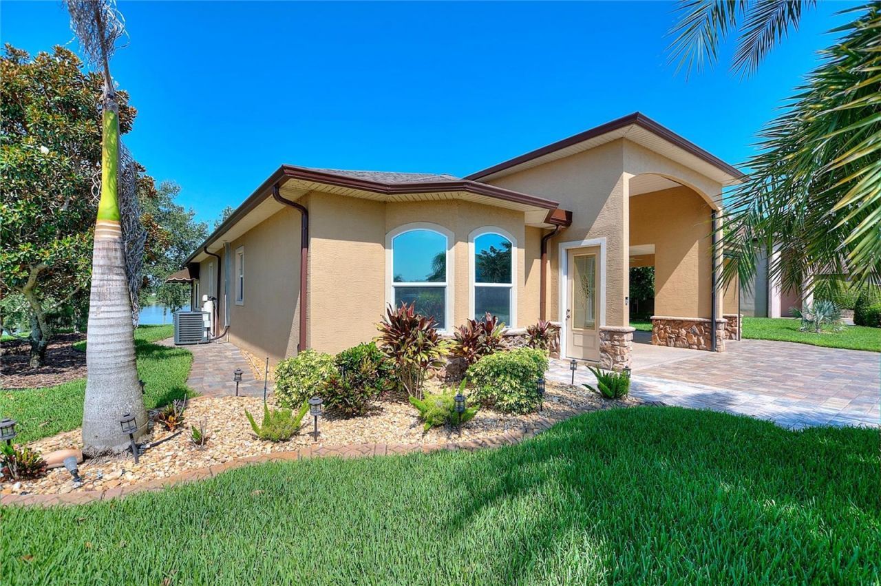492 Meandering Way, Polk City, FL 33868 Photo