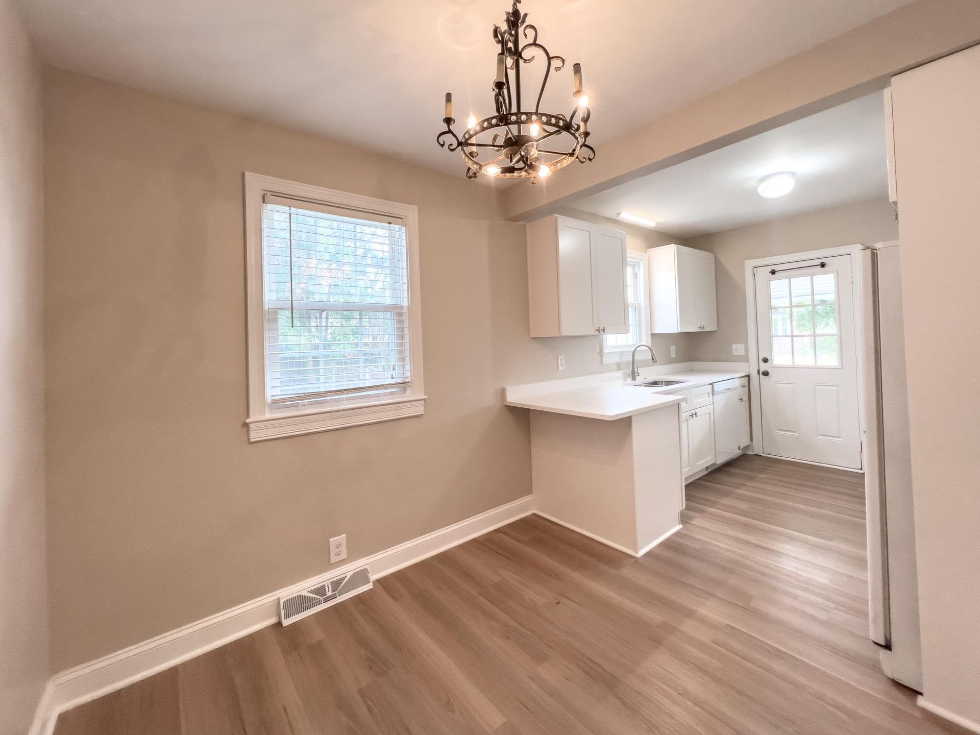1221 Eastwood Avenue Photo 4