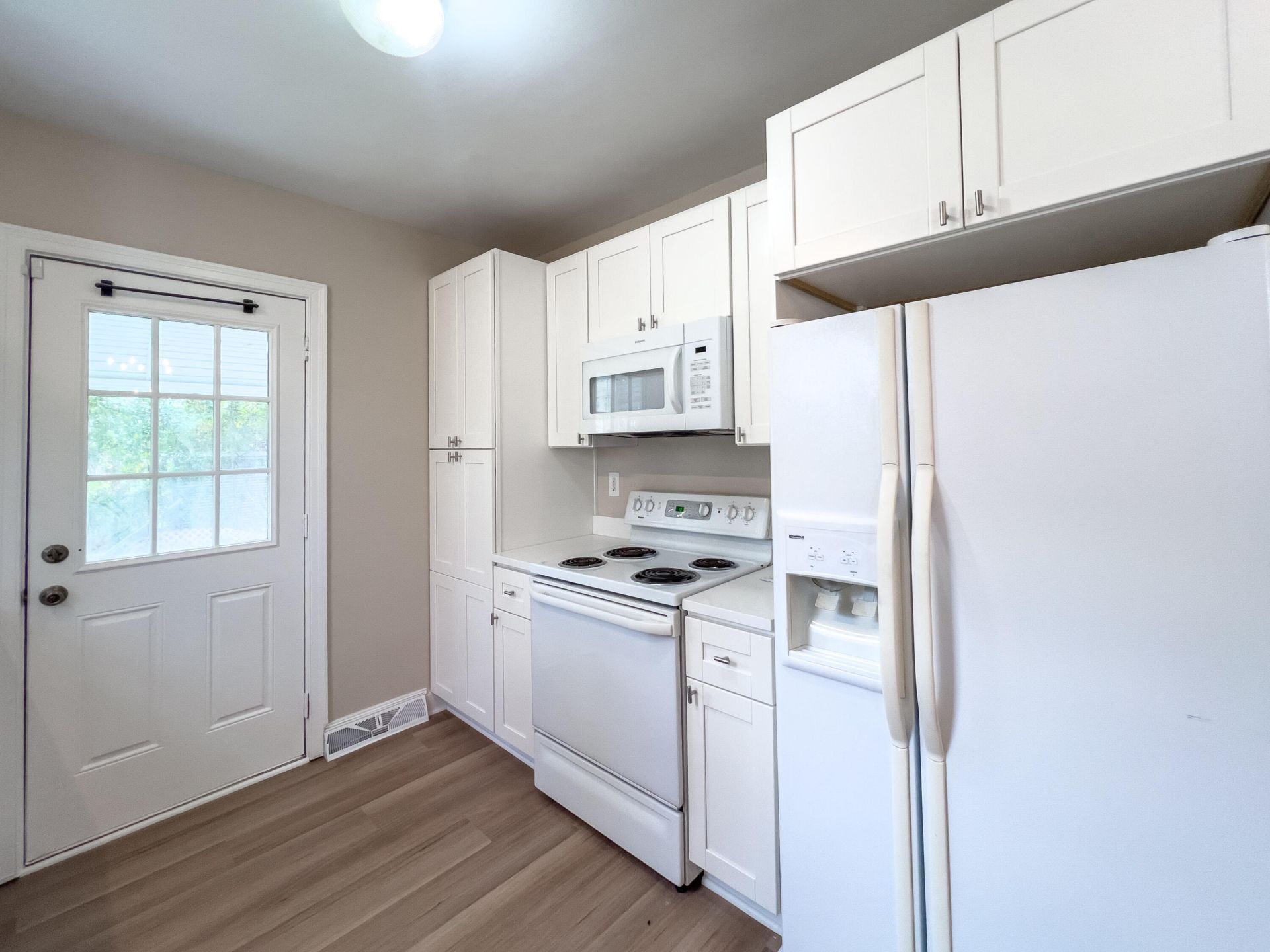 1221 Eastwood Avenue Photo 6