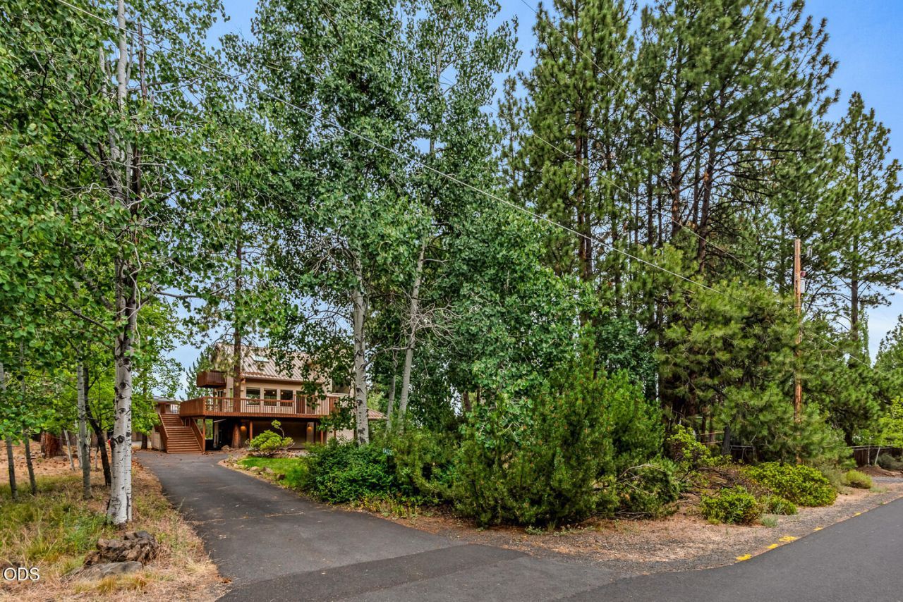 19432 Kemple Drive, Bend, OR 97702 Main Photo