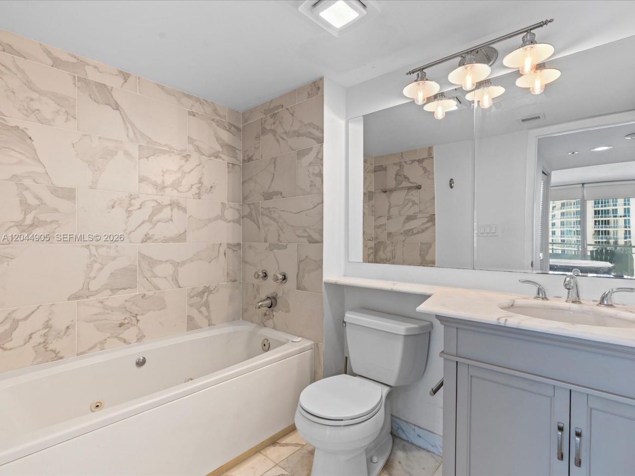 400 S Pointe Dr, Unit 1102, Miami Beach, FL 33139 Photo