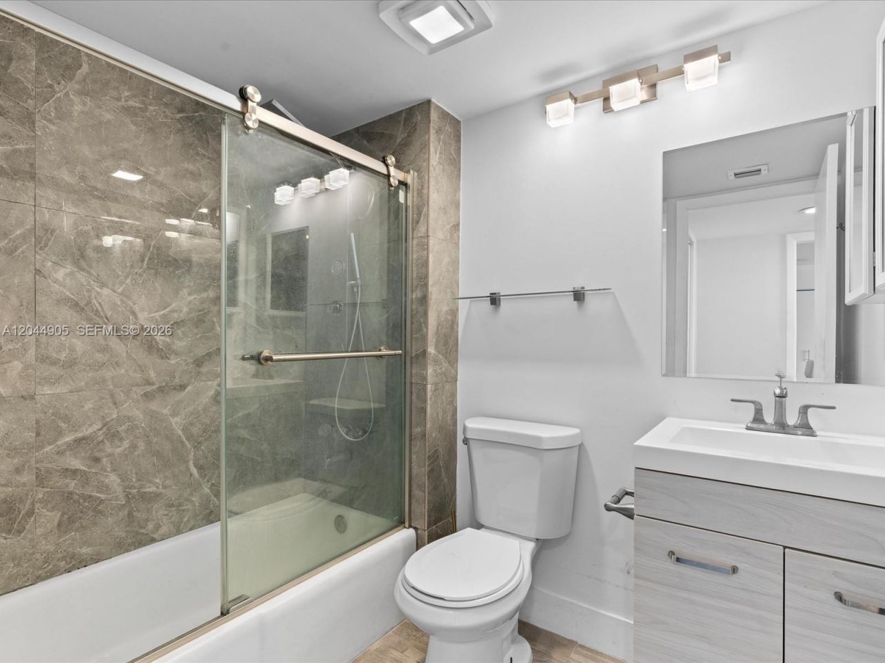 400 S Pointe Dr, Unit 1102, Miami Beach, FL 33139 Photo