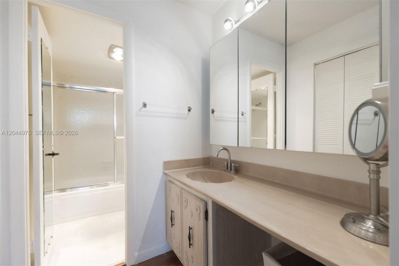 6900 Bay Dr , Unit 6H, Miami Beach, FL 33141 Photo