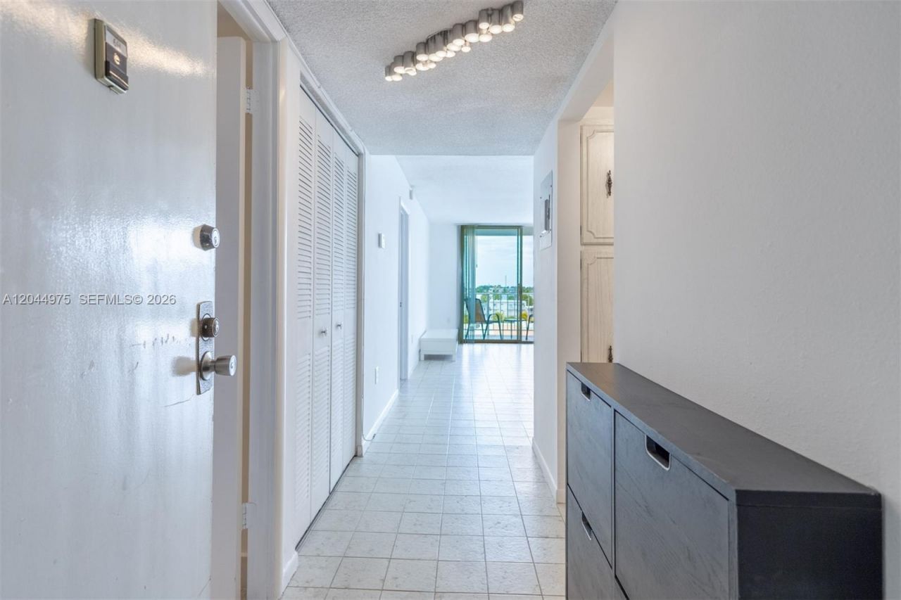 6900 Bay Dr , Unit 6H, Miami Beach, FL 33141 Photo