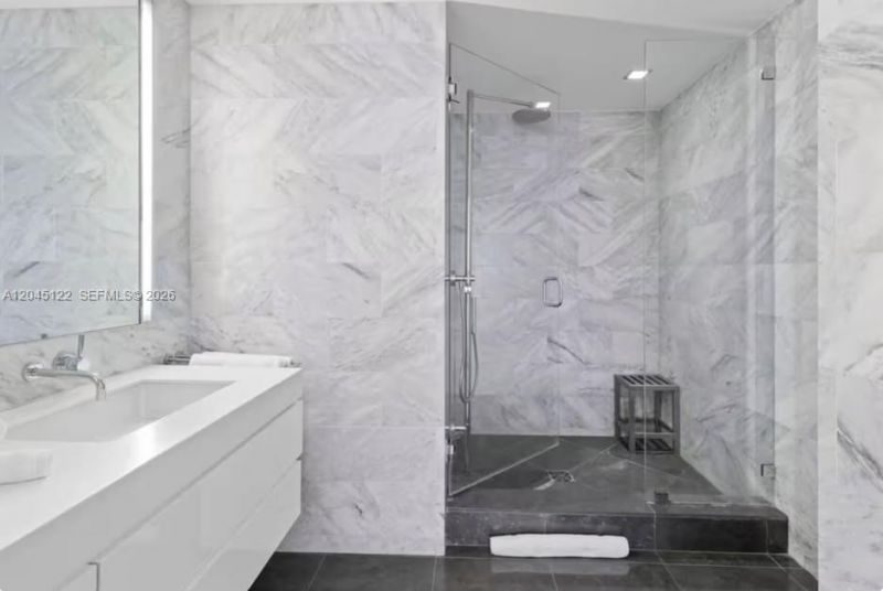 220 21st St , Unit 401, Miami Beach, FL 33139 Photo
