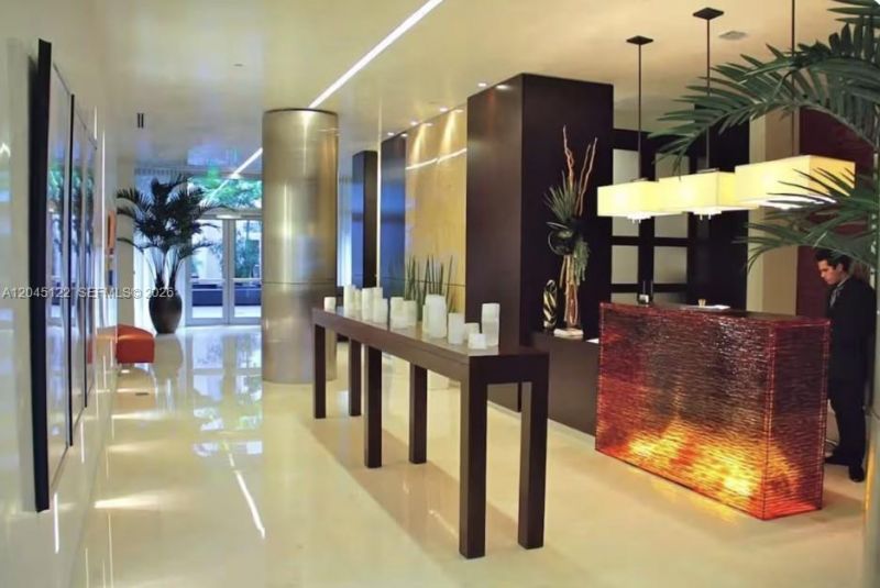 220 21st St , Unit 401, Miami Beach, FL 33139 Photo