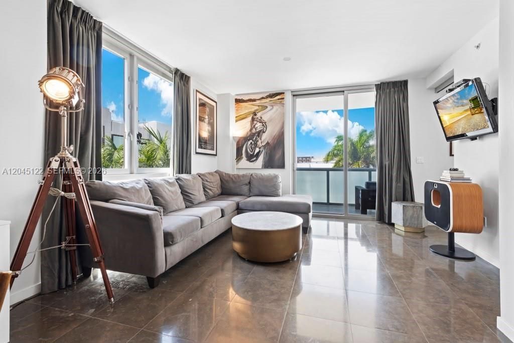 220 21st St , Unit 401, Miami Beach, FL 33139 Photo