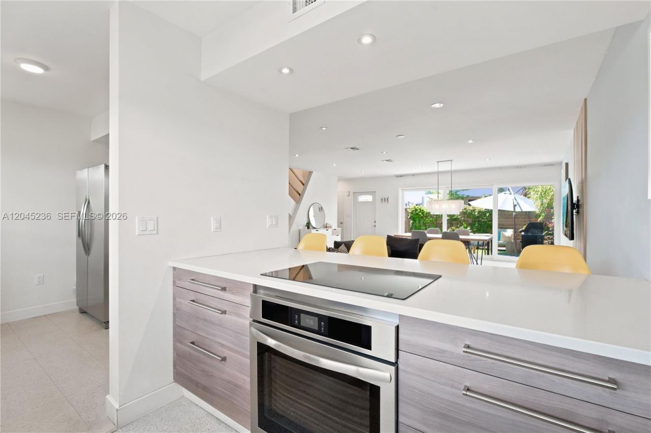 7334 Gary Ave , Unit 7334, Miami Beach, FL 33141 Photo