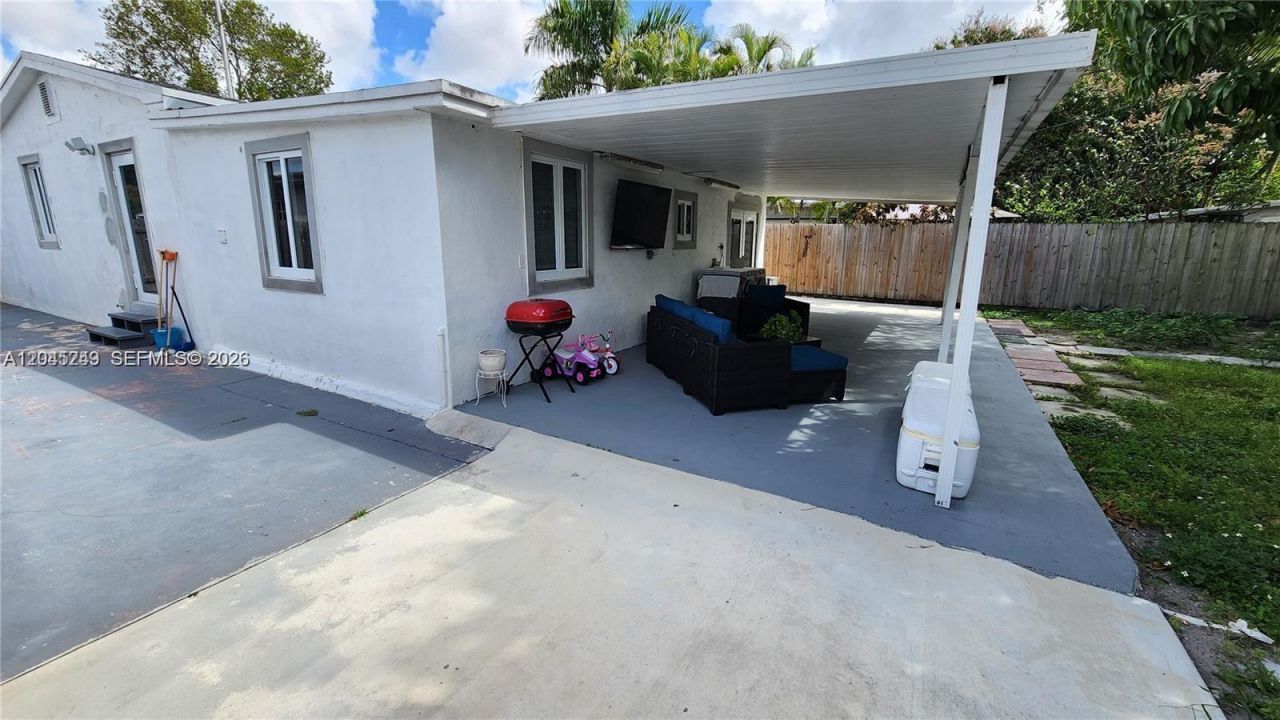 734 W 32nd St , Unit 734, Hialeah, FL 33012 Photo