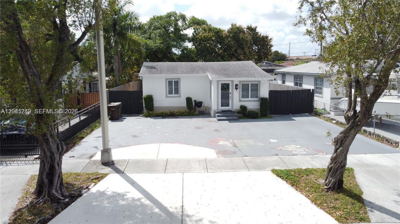 734 W 32nd St , Unit 734, Hialeah, FL 33012 Photo