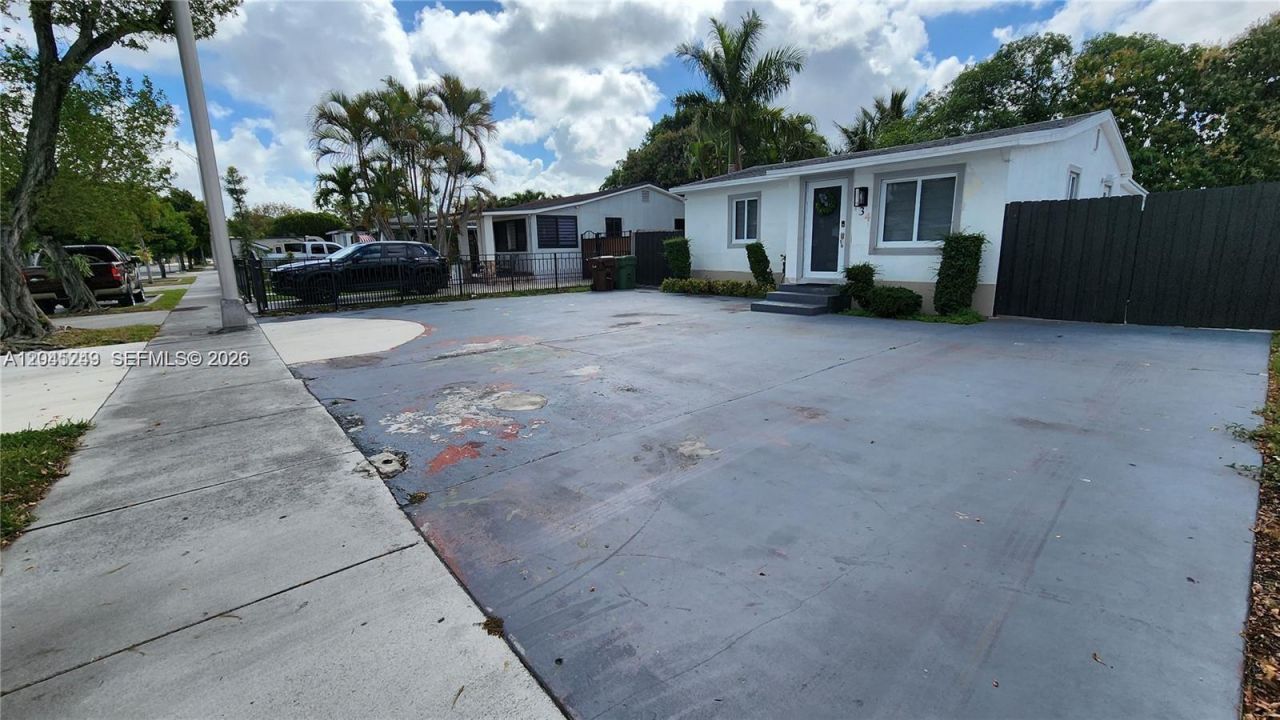 734 W 32nd St , Unit 734, Hialeah, FL 33012 Photo