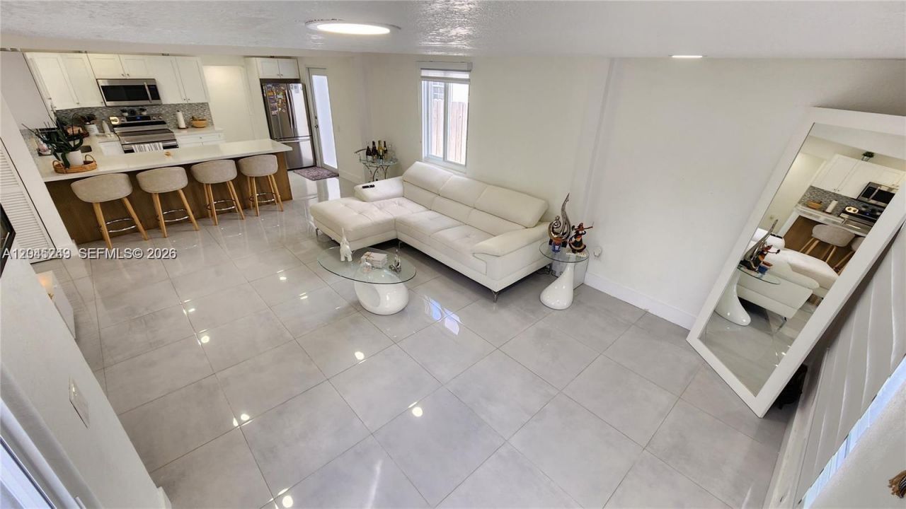 734 W 32nd St , Unit 734, Hialeah, FL 33012 Photo