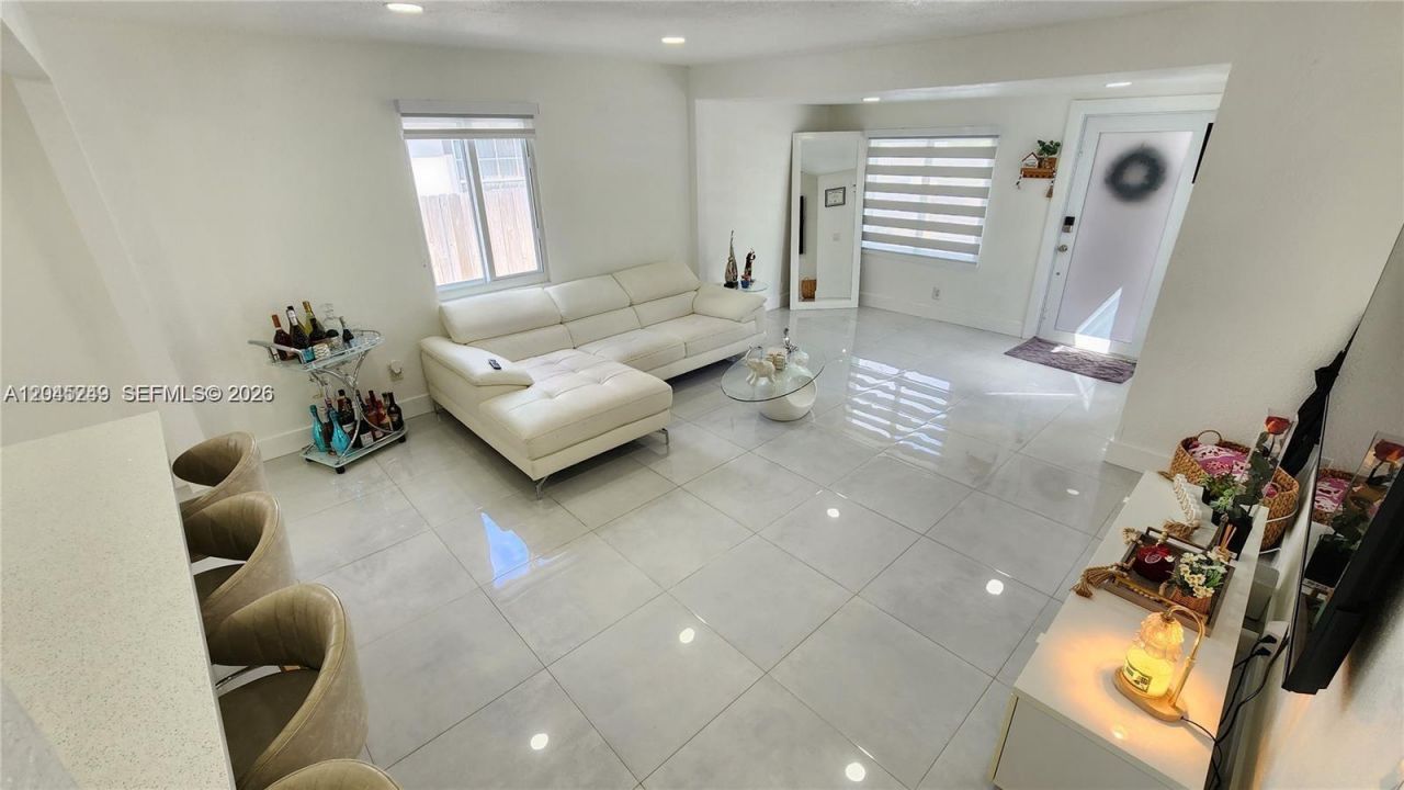 734 W 32nd St , Unit 734, Hialeah, FL 33012 Photo