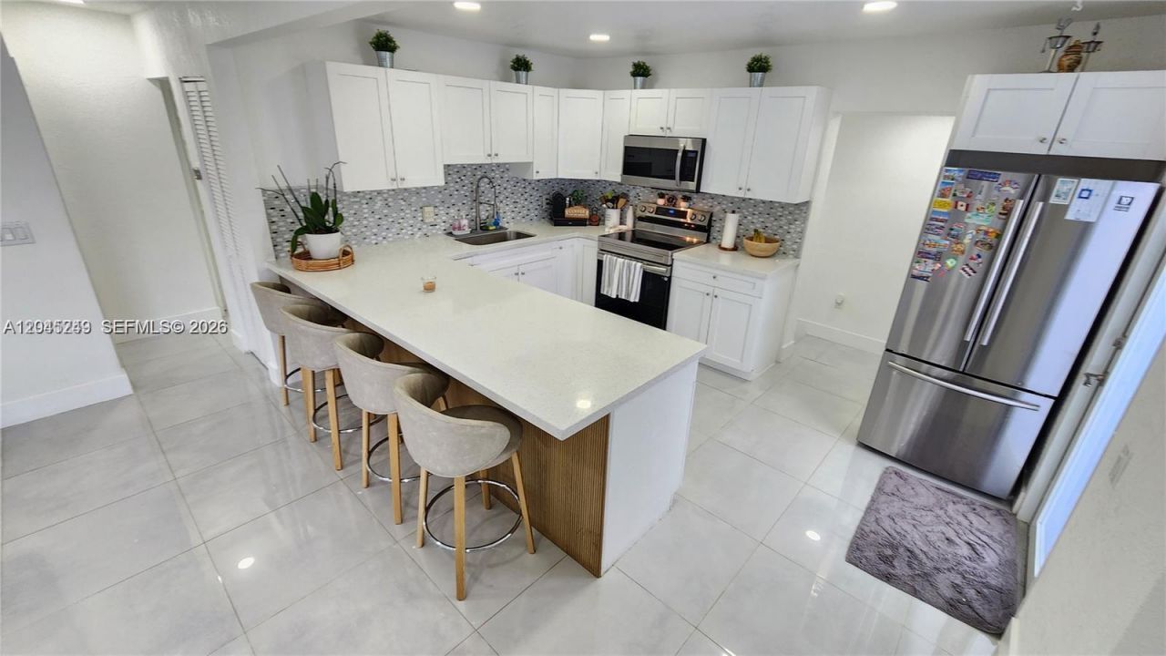 734 W 32nd St , Unit 734, Hialeah, FL 33012 Photo