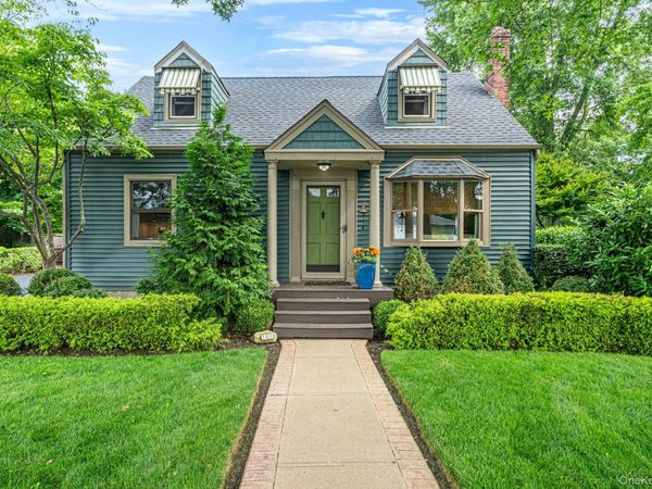 107 Jefferson Street , East Islip, NY 11730