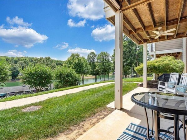335 S Pointe Shore DR, Unit APT 303, Moneta, VA 24121