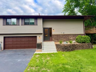 10702 Cavell Road, Bloomington, MN 55438