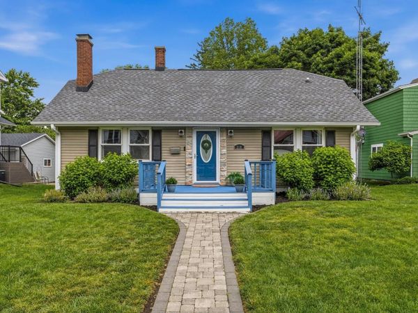 210 E Logan Street, Arthur, IL 61911