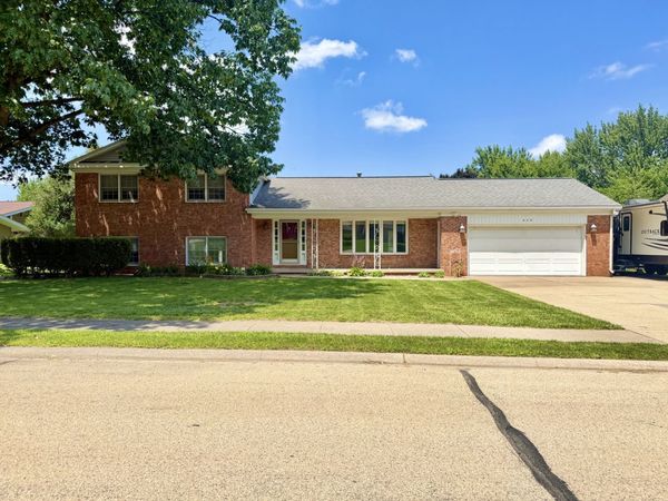 628 12th Avenue, Clinton, IA 52732