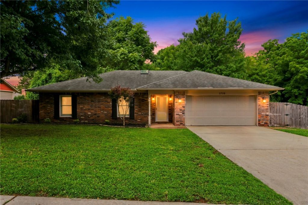 2709 N Wakefield Place, Fayetteville, AR 72703 Main Photo