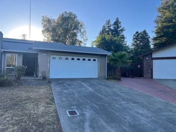 15 Governors Ct, Sacramento, CA 95817
