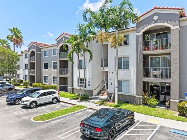 6861 SW 44th St , Unit 202, Miami, FL 33155