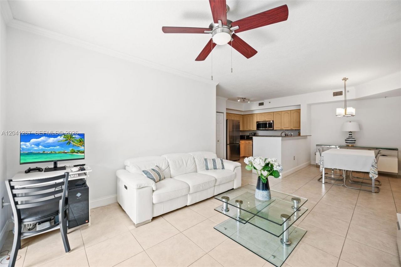 6861 SW 44th St , Unit 202, Miami, FL 33155 Photo